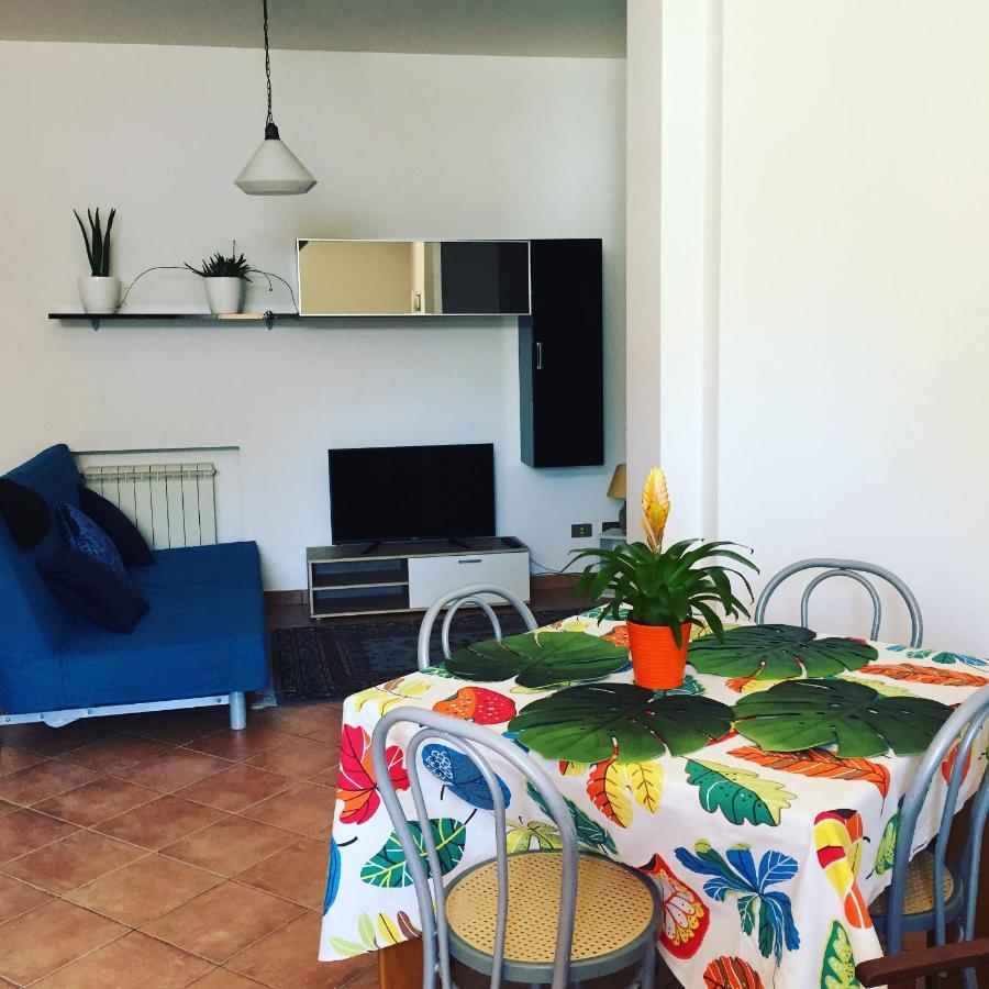 Apartment In The Center Теразини Екстериор снимка