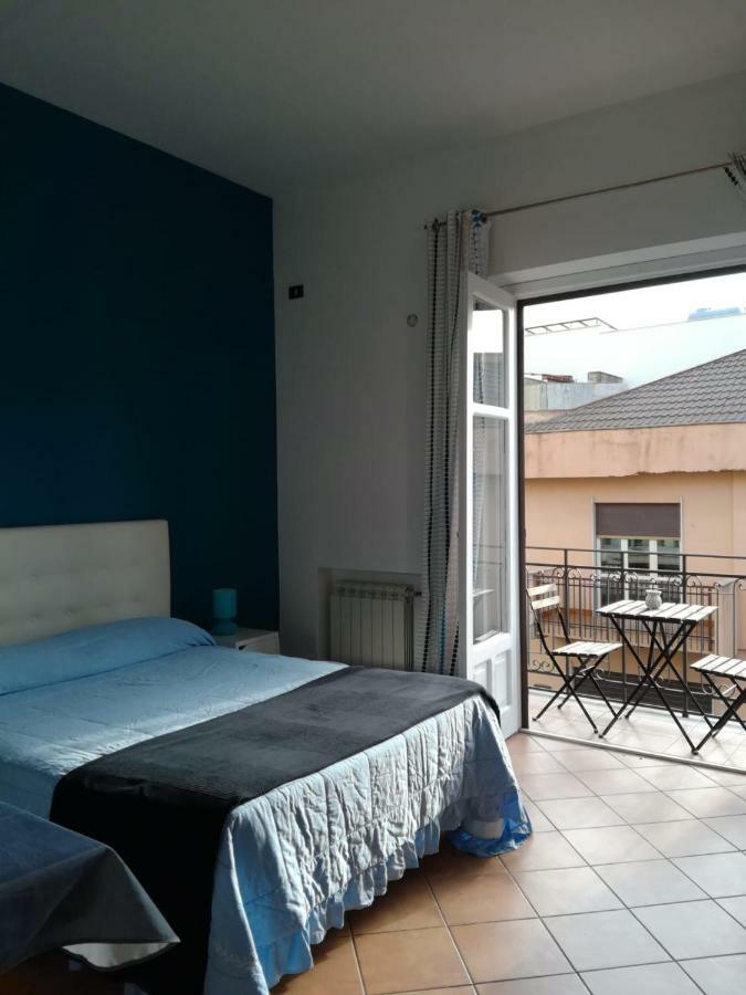 Apartment In The Center Теразини Екстериор снимка